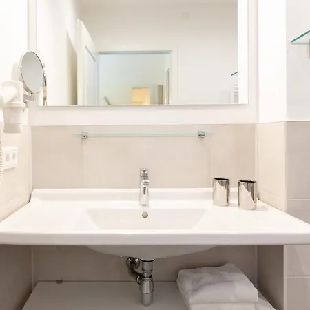 Waterkant Aparthotel, Pool, Sauna, Ostseestrand *